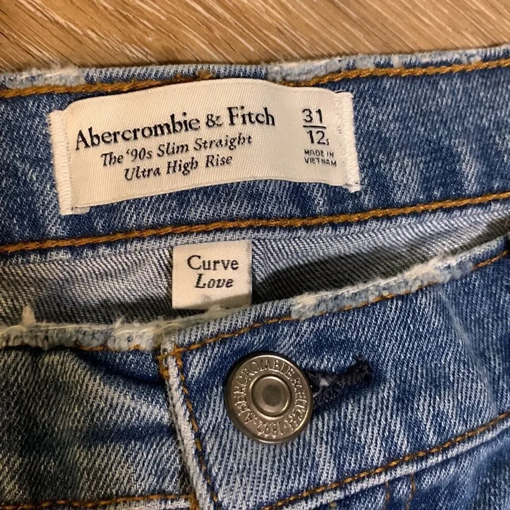 Abercrombie & Fitch Curve Love 90s Slim Straight Ultra High Rise